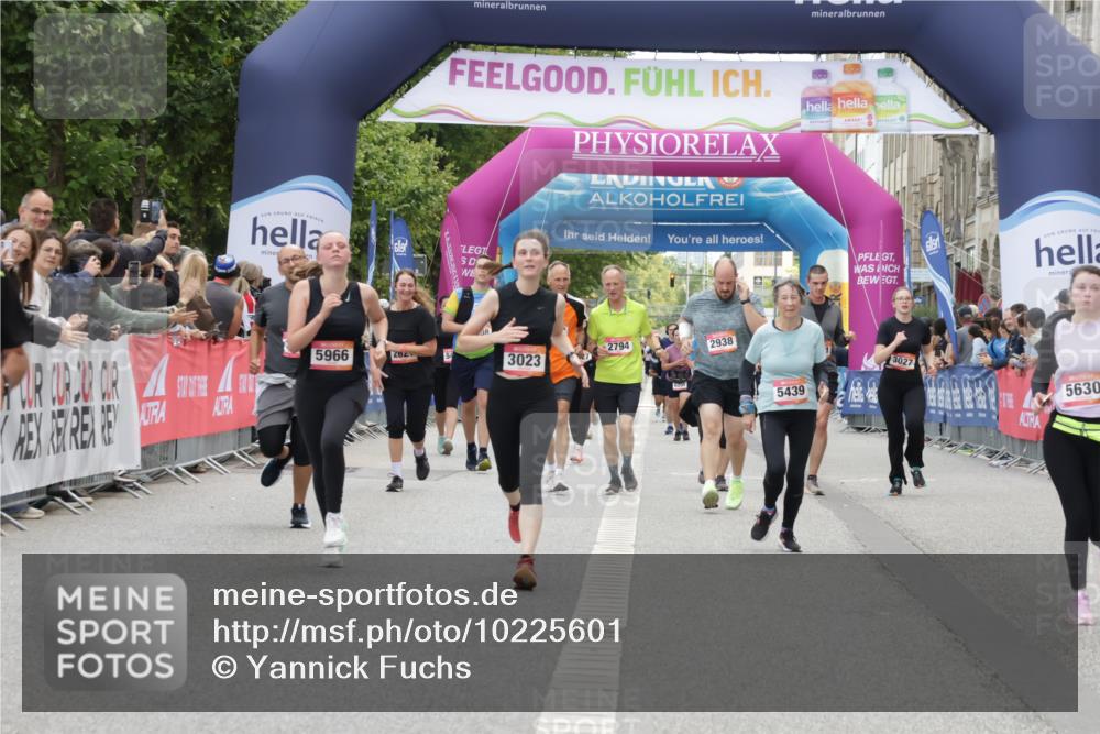 06.09.2026 - CURREX Alsterlauf Yannick Fuchs http://msf.ph/oto/10225601 06.09.2026 10:15:06 Ziel 2789, 2860, 3023, 3134, 3454, 3614, 3630, 3631, 4497, 5439, 5630, 5966, 8081 meine-sportfotos.de