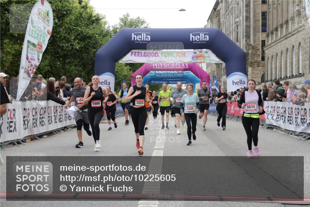 06.09.2026 - CURREX Alsterlauf Yannick Fuchs http://msf.ph/oto/10225605 06.09.2026 10:15:08 Ziel 2789, 2860, 2938, 3023, 3027, 3454, 3614, 4497, 5439, 5630, 5966, 8081 meine-sportfotos.de
