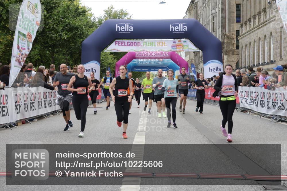 06.09.2026 - CURREX Alsterlauf Yannick Fuchs http://msf.ph/oto/10225606 06.09.2026 10:15:08 Ziel 2789, 2860, 2938, 3023, 3027, 3454, 3614, 4497, 5439, 5630, 5966, 8081 meine-sportfotos.de
