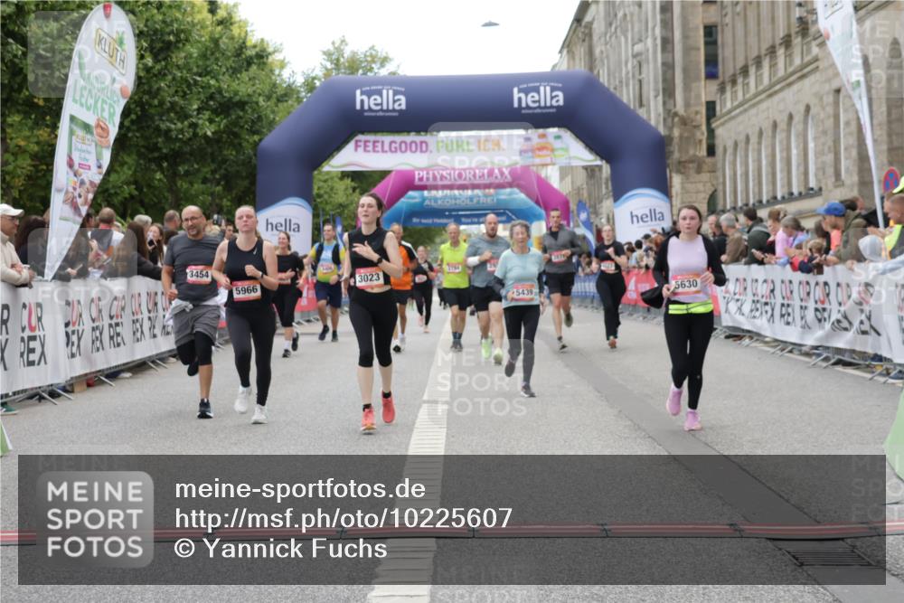 06.09.2026 - CURREX Alsterlauf Yannick Fuchs http://msf.ph/oto/10225607 06.09.2026 10:15:08 Ziel 2789, 2860, 2938, 3023, 3027, 3454, 3614, 4497, 5439, 5630, 5966, 8081 meine-sportfotos.de