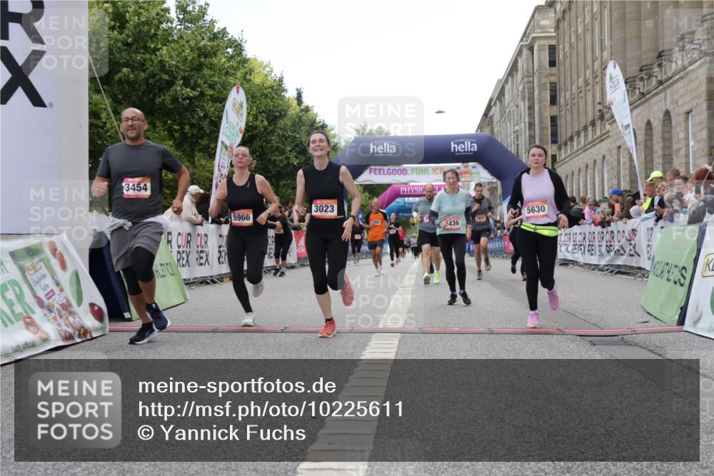06.09.2026 - CURREX Alsterlauf Yannick Fuchs http://msf.ph/oto/10225611 06.09.2026 10:15:10 Ziel 2789, 2794, 2871, 2938, 3023, 3027, 3302, 3454, 4497, 5439, 5630, 5966, 6408, 8081 meine-sportfotos.de