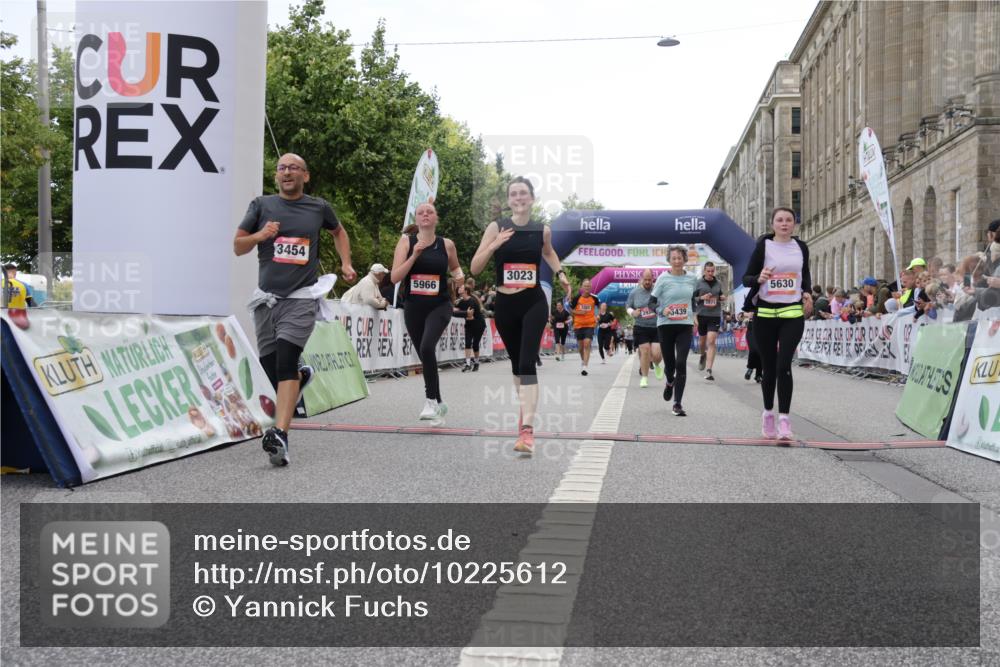 06.09.2026 - CURREX Alsterlauf Yannick Fuchs http://msf.ph/oto/10225612 06.09.2026 10:15:10 Ziel 2789, 2794, 2871, 2938, 3023, 3027, 3302, 3454, 4497, 5439, 5630, 5966, 6408, 8081 meine-sportfotos.de