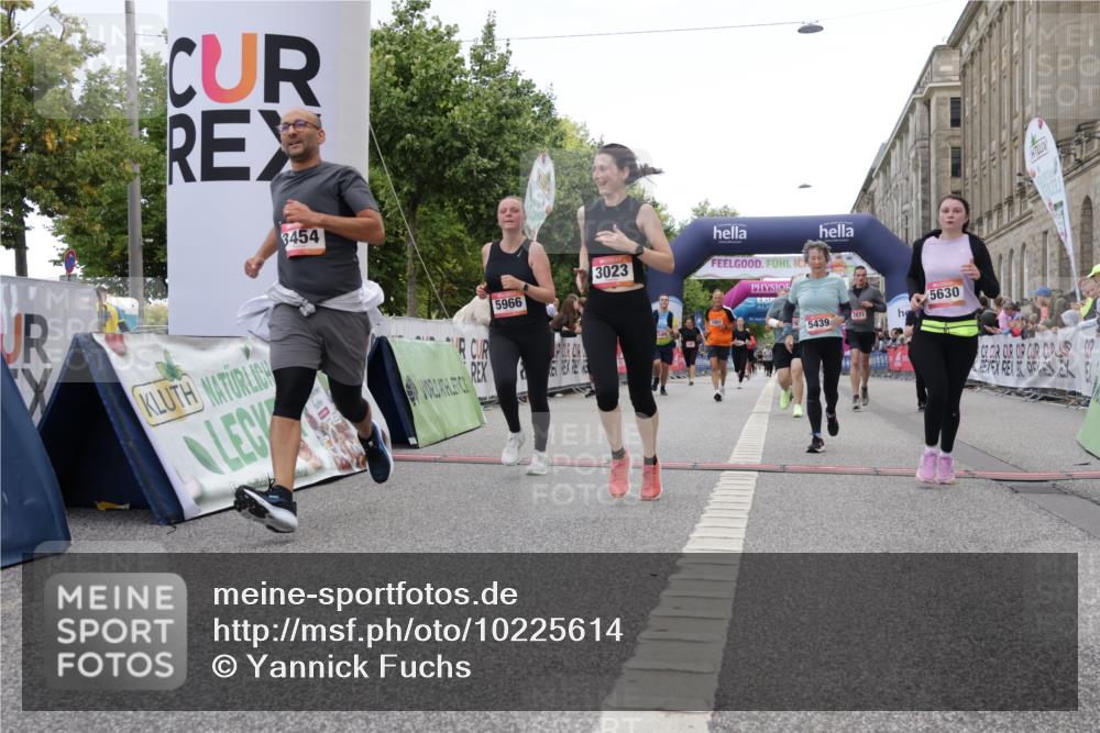 06.09.2026 - CURREX Alsterlauf Yannick Fuchs http://msf.ph/oto/10225614 06.09.2026 10:15:10 Ziel 2789, 2794, 2871, 2938, 3023, 3027, 3302, 3454, 4497, 5439, 5630, 5966, 6408, 8081 meine-sportfotos.de