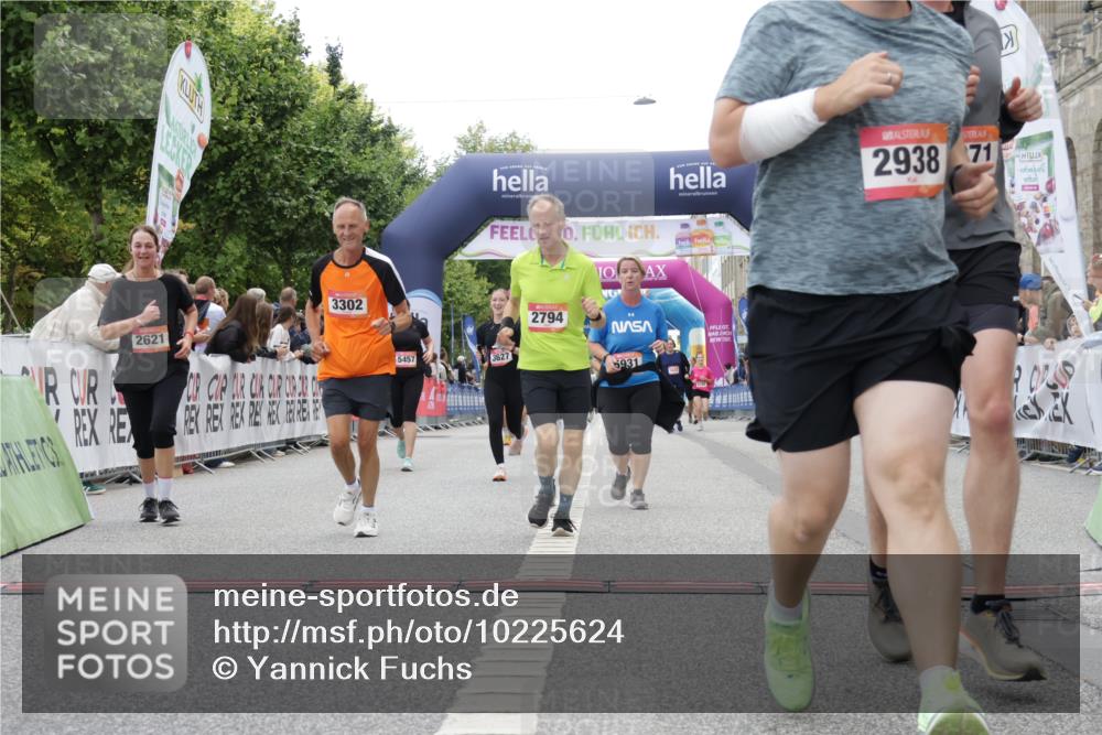 06.09.2026 - CURREX Alsterlauf Yannick Fuchs http://msf.ph/oto/10225624 06.09.2026 10:15:14 Ziel 2621, 2737, 2789, 2794, 2871, 2938, 3023, 3027, 3302, 3454, 3627, 4640, 4645, 5439, 5457, 5630, 5931, 5966, 6408 meine-sportfotos.de