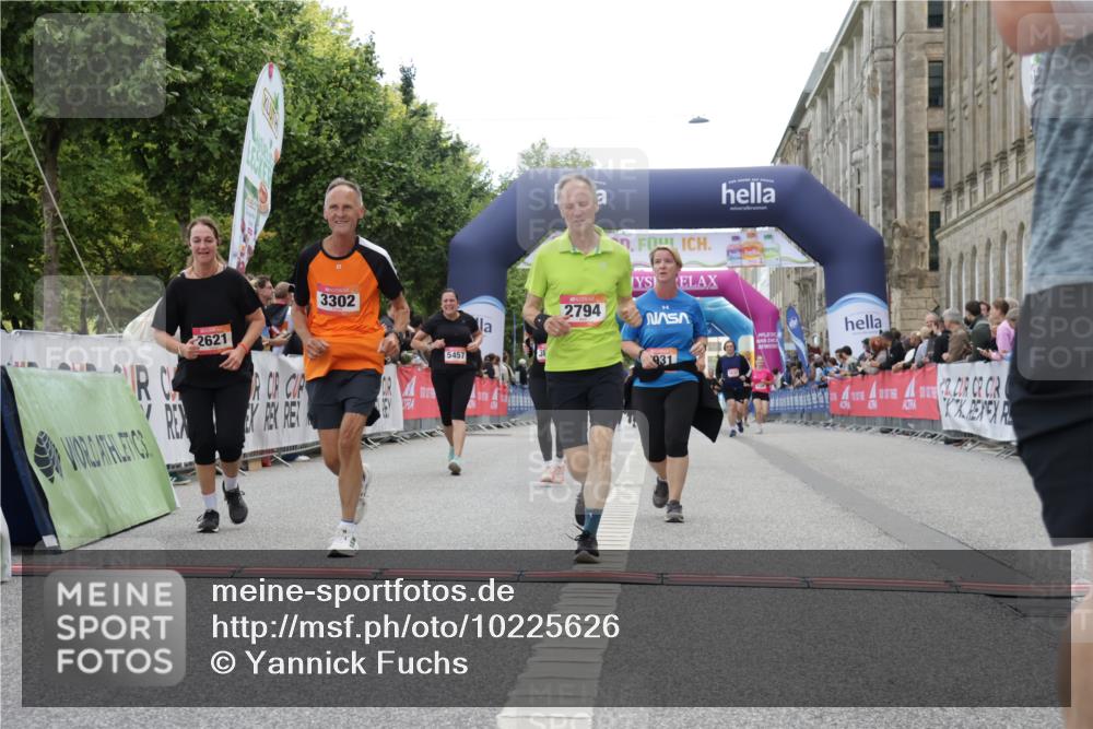06.09.2026 - CURREX Alsterlauf Yannick Fuchs http://msf.ph/oto/10225626 06.09.2026 10:15:15 Ziel 2621, 2737, 2789, 2794, 2871, 2938, 3023, 3027, 3302, 3454, 3627, 4640, 4645, 5439, 5457, 5630, 5931, 5966, 6408 meine-sportfotos.de