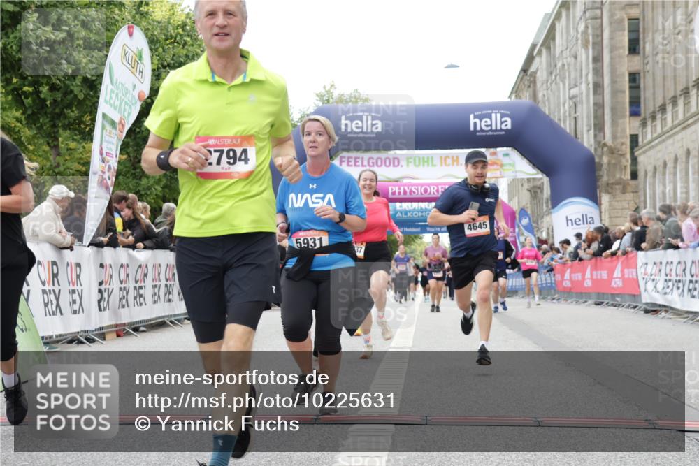 06.09.2026 - CURREX Alsterlauf Yannick Fuchs http://msf.ph/oto/10225631 06.09.2026 10:15:16 Ziel 2621, 2737, 2794, 2871, 2938, 3023, 3027, 3302, 3454, 3627, 4640, 4645, 5439, 5457, 5630, 5931, 5966, 6408 meine-sportfotos.de