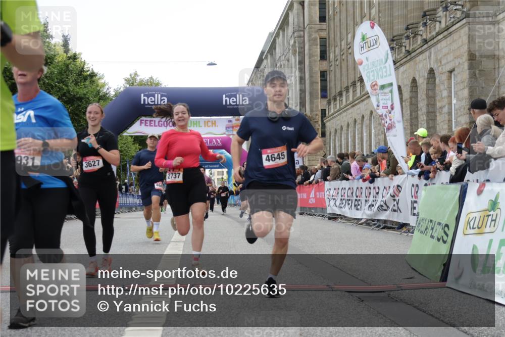 06.09.2026 - CURREX Alsterlauf Yannick Fuchs http://msf.ph/oto/10225635 06.09.2026 10:15:17 Ziel 2621, 2737, 2794, 2871, 2938, 3023, 3027, 3302, 3454, 3627, 4640, 4645, 5439, 5457, 5630, 5931, 5966, 6408 meine-sportfotos.de