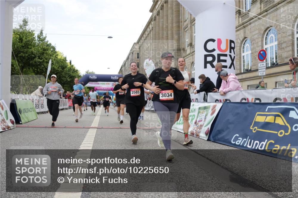 06.09.2026 - CURREX Alsterlauf Yannick Fuchs http://msf.ph/oto/10225650 06.09.2026 10:15:30 Ziel 2503, 2690, 3188, 3456, 3834, 4085, 4354, 4392, 5187, 5632, 5762, 5797, 6205, 6288, 6347, 6461 meine-sportfotos.de