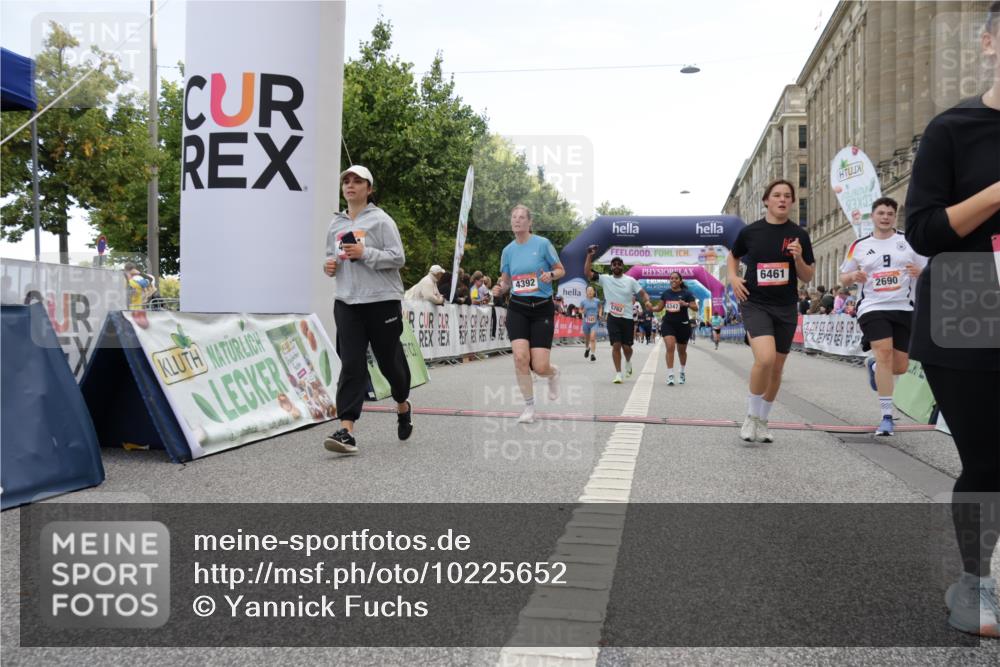 06.09.2026 - CURREX Alsterlauf Yannick Fuchs http://msf.ph/oto/10225652 06.09.2026 10:15:31 Ziel 2503, 2690, 3188, 3456, 3834, 4085, 4354, 4392, 5147, 5187, 5762, 5797, 6189, 6205, 6347, 6461 meine-sportfotos.de