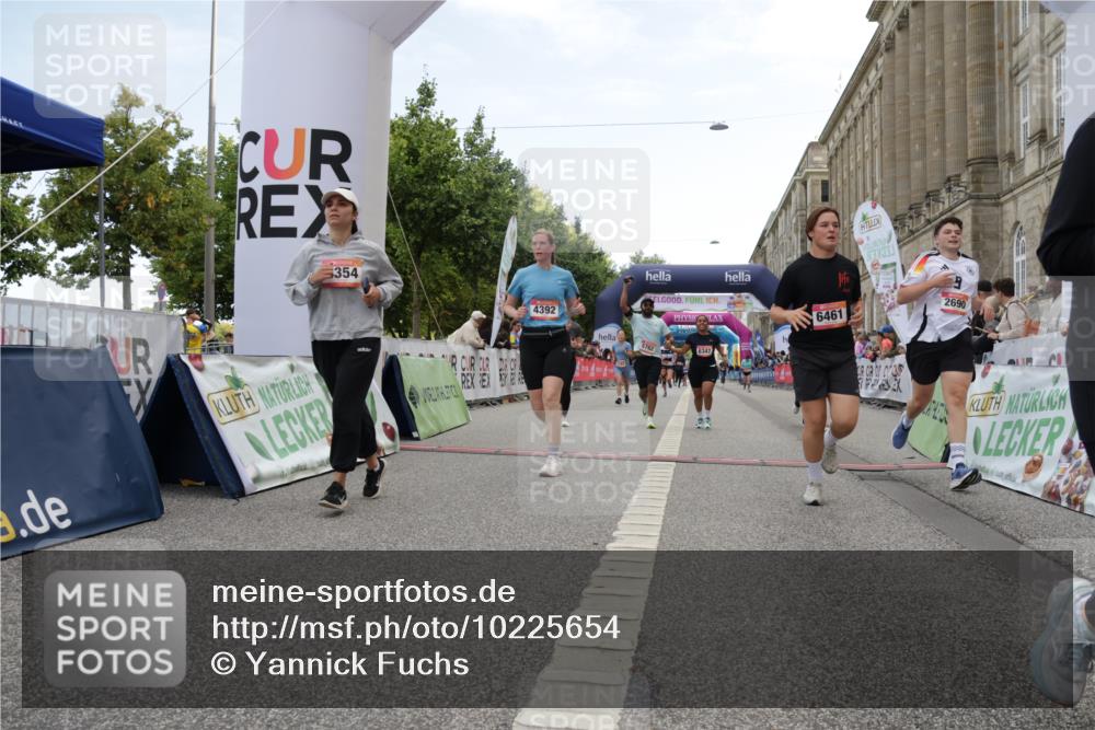 06.09.2026 - CURREX Alsterlauf Yannick Fuchs http://msf.ph/oto/10225654 06.09.2026 10:15:32 Ziel 2503, 2690, 3188, 3456, 3834, 4085, 4354, 4392, 5147, 5187, 5762, 5797, 6189, 6205, 6336, 6347, 6461 meine-sportfotos.de