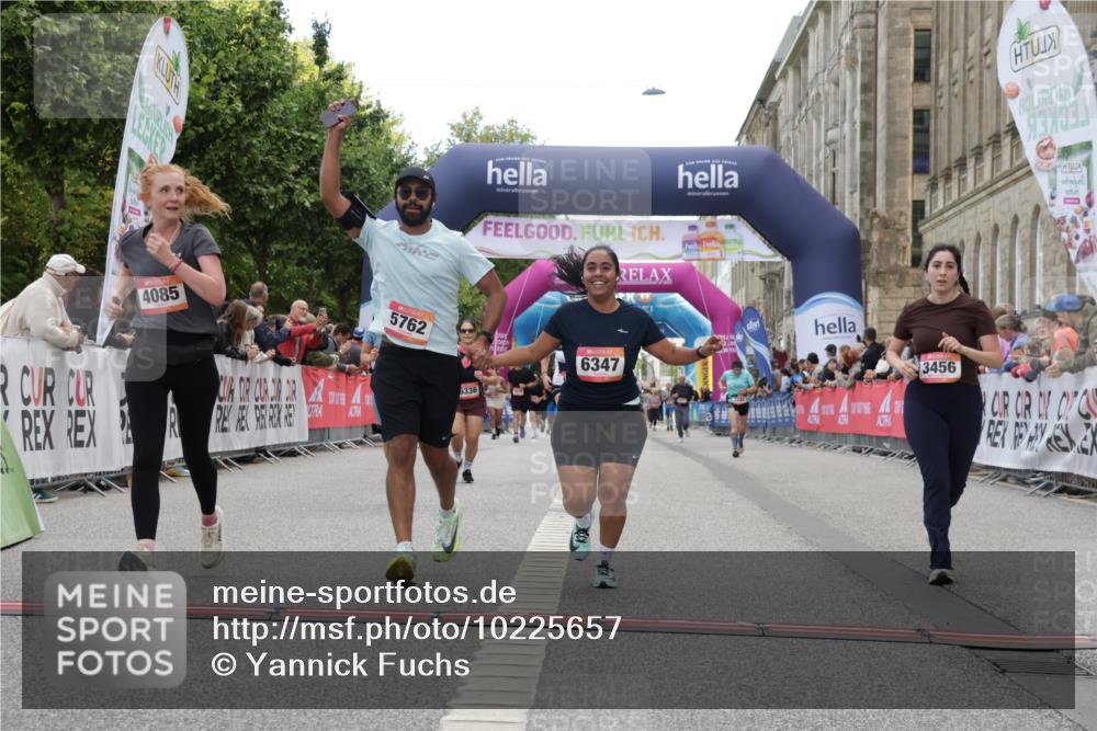 06.09.2026 - CURREX Alsterlauf Yannick Fuchs http://msf.ph/oto/10225657 06.09.2026 10:15:33 Ziel 2503, 2690, 3188, 3456, 3834, 4085, 4354, 4392, 5147, 5187, 5762, 5797, 6189, 6336, 6347, 6461 meine-sportfotos.de