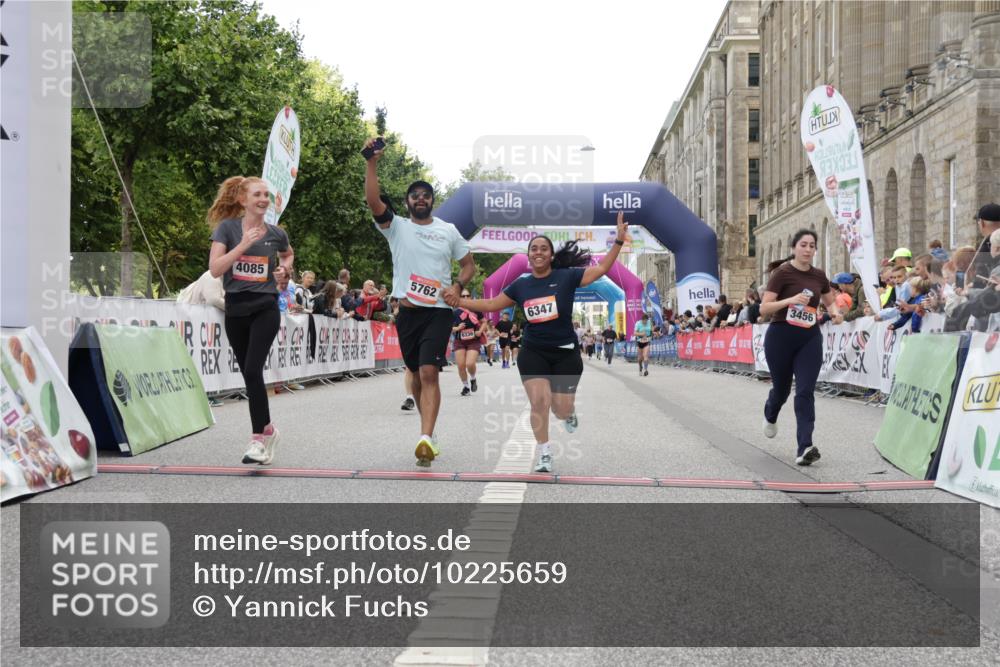06.09.2026 - CURREX Alsterlauf Yannick Fuchs http://msf.ph/oto/10225659 06.09.2026 10:15:33 Ziel 2503, 2690, 3188, 3456, 3834, 4085, 4354, 4392, 5147, 5187, 5762, 5797, 6189, 6336, 6347, 6461 meine-sportfotos.de