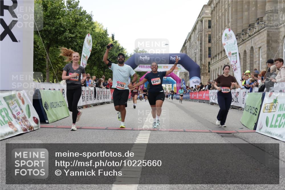 06.09.2026 - CURREX Alsterlauf Yannick Fuchs http://msf.ph/oto/10225660 06.09.2026 10:15:33 Ziel 2503, 2690, 3188, 3456, 3834, 4085, 4354, 4392, 5147, 5187, 5762, 5797, 6189, 6336, 6347, 6461 meine-sportfotos.de