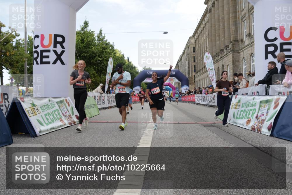 06.09.2026 - CURREX Alsterlauf Yannick Fuchs http://msf.ph/oto/10225664 06.09.2026 10:15:34 Ziel 2503, 2690, 3188, 3456, 3834, 4085, 4354, 4392, 5147, 5187, 5762, 5797, 6189, 6336, 6347, 6461 meine-sportfotos.de