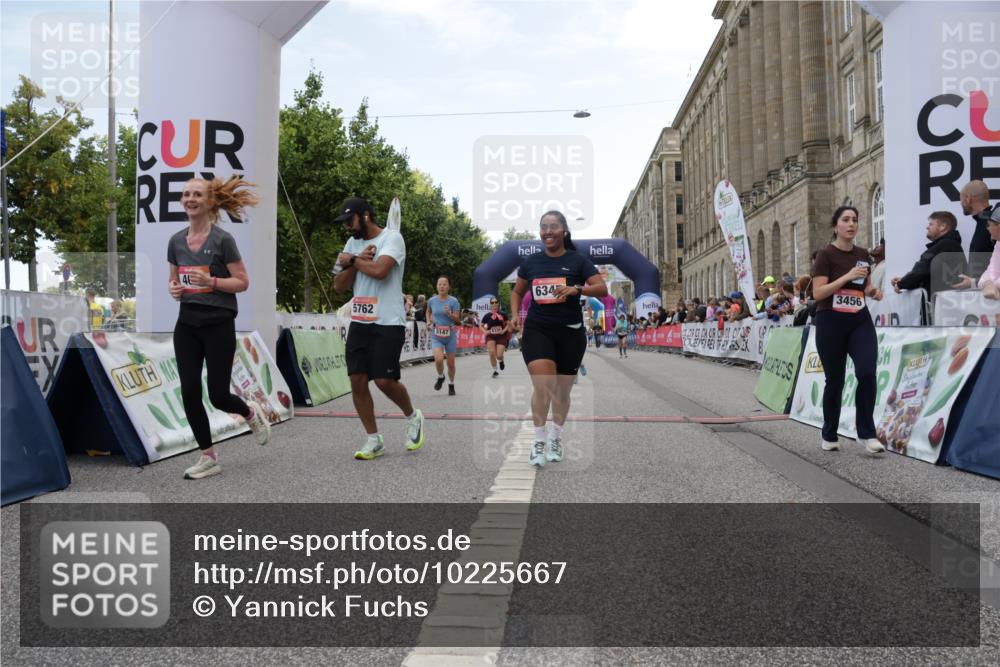 06.09.2026 - CURREX Alsterlauf Yannick Fuchs http://msf.ph/oto/10225667 06.09.2026 10:15:34 Ziel 2503, 2690, 3188, 3456, 3834, 4085, 4354, 4392, 5147, 5187, 5762, 5797, 6189, 6336, 6347, 6461 meine-sportfotos.de