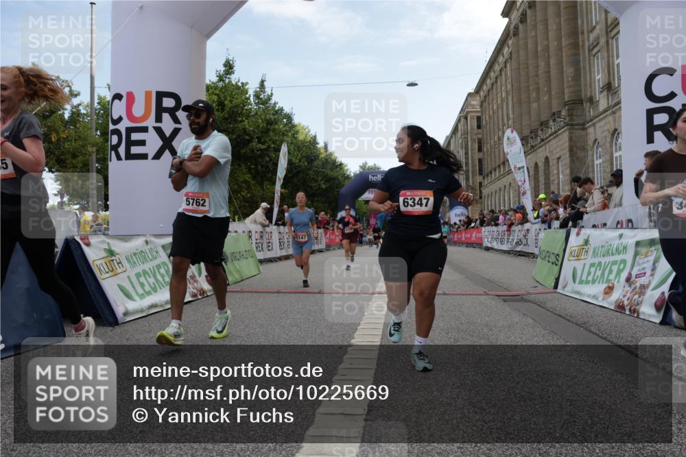 06.09.2026 - CURREX Alsterlauf Yannick Fuchs http://msf.ph/oto/10225669 06.09.2026 10:15:35 Ziel 2503, 2690, 3188, 3456, 3834, 4085, 4354, 4392, 5147, 5762, 5797, 6189, 6336, 6347, 6461 meine-sportfotos.de
