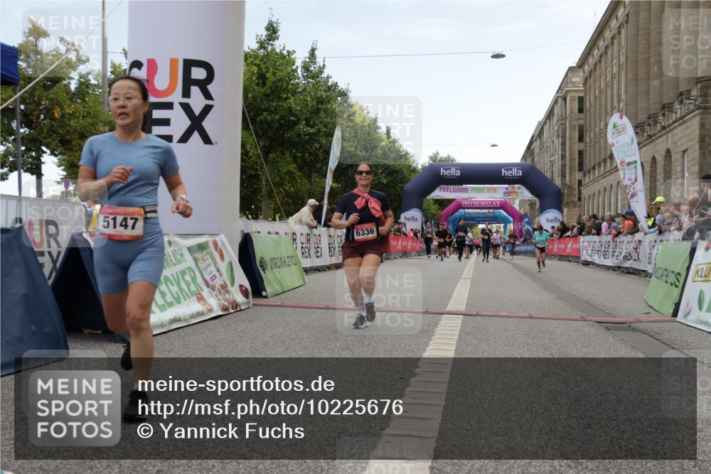 06.09.2026 - CURREX Alsterlauf Yannick Fuchs http://msf.ph/oto/10225676 06.09.2026 10:15:37 Ziel 2503, 2690, 3456, 3834, 4085, 4354, 4392, 5147, 5762, 6189, 6336, 6347, 6461 meine-sportfotos.de