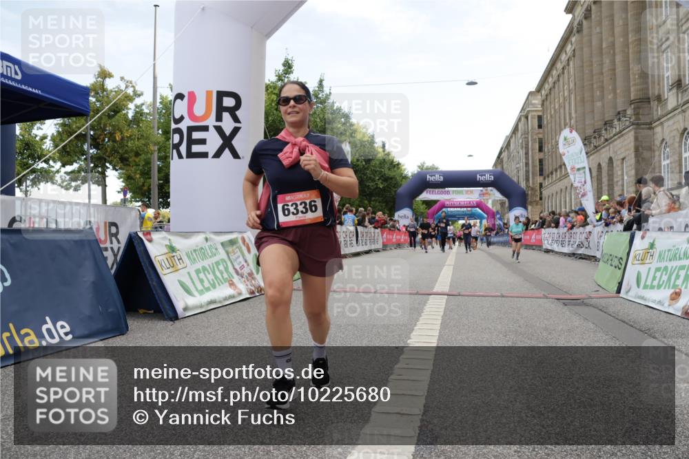 06.09.2026 - CURREX Alsterlauf Yannick Fuchs http://msf.ph/oto/10225680 06.09.2026 10:15:38 Ziel 2690, 3456, 3741, 4085, 4354, 4392, 5147, 5762, 6189, 6336, 6347, 6461 meine-sportfotos.de