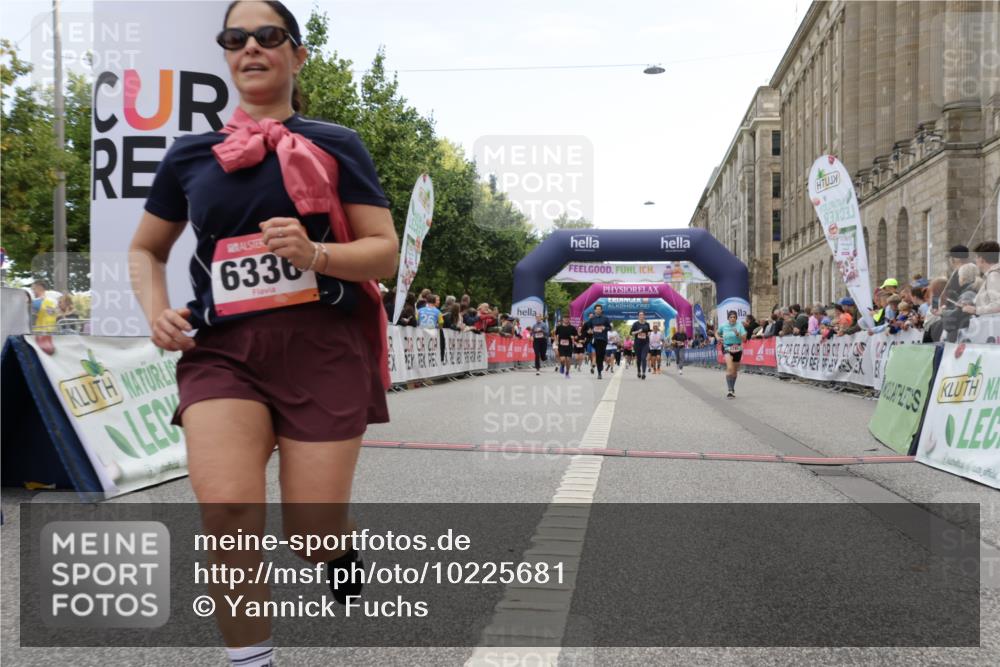 06.09.2026 - CURREX Alsterlauf Yannick Fuchs http://msf.ph/oto/10225681 06.09.2026 10:15:38 Ziel 2690, 3456, 3741, 4085, 4354, 4392, 5147, 5762, 6189, 6336, 6347, 6461 meine-sportfotos.de