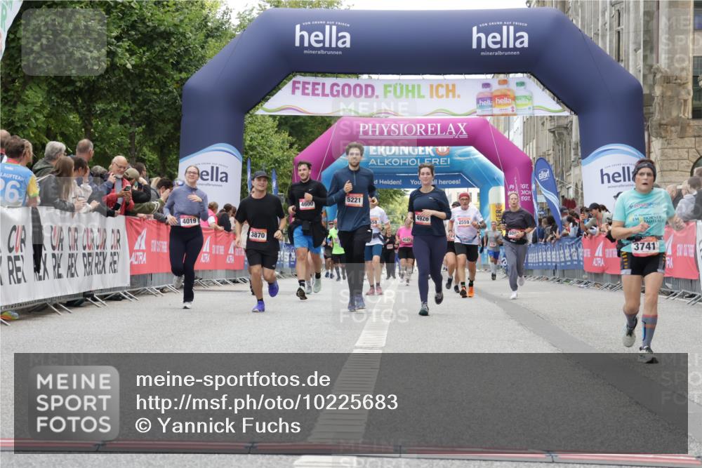 06.09.2026 - CURREX Alsterlauf Yannick Fuchs http://msf.ph/oto/10225683 06.09.2026 10:15:39 Ziel 2690, 3456, 3741, 4085, 4392, 5147, 5762, 6189, 6336, 6347 meine-sportfotos.de
