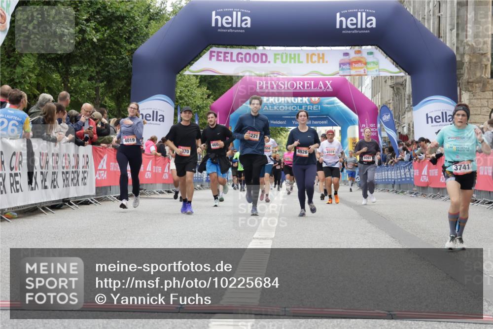 06.09.2026 - CURREX Alsterlauf Yannick Fuchs http://msf.ph/oto/10225684 06.09.2026 10:15:39 Ziel 2690, 3456, 3741, 4085, 4392, 5147, 5762, 6189, 6336, 6347 meine-sportfotos.de