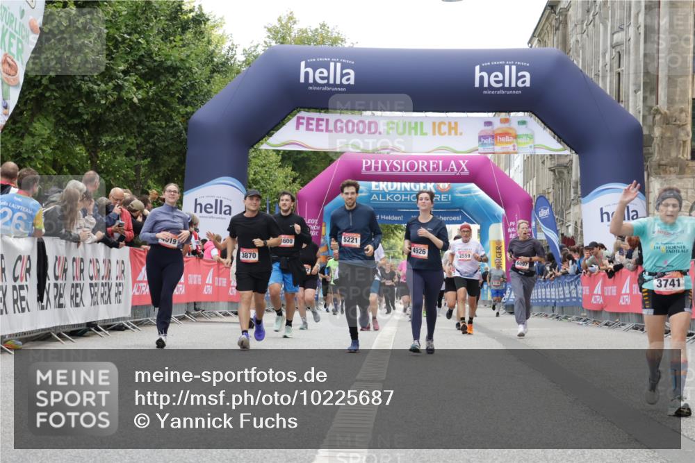 06.09.2026 - CURREX Alsterlauf Yannick Fuchs http://msf.ph/oto/10225687 06.09.2026 10:15:40 Ziel 3456, 3741, 3870, 4085, 4926, 5147, 5221, 5762, 6189, 6336, 6347 meine-sportfotos.de