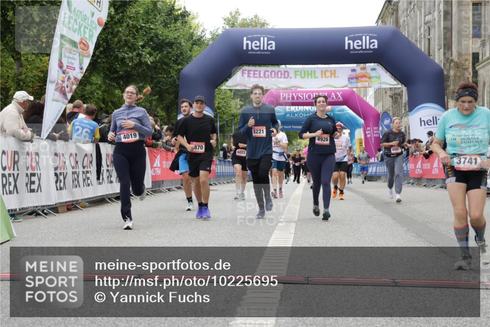 06.09.2026 - CURREX Alsterlauf Yannick Fuchs http://msf.ph/oto/10225695 06.09.2026 10:15:42 Ziel 3741, 3870, 4600, 4926, 5147, 5221, 6022, 6097, 6189, 6336 meine-sportfotos.de