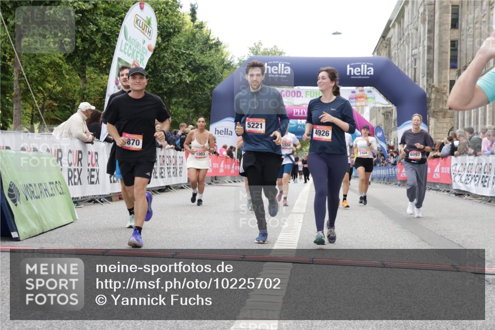06.09.2026 - CURREX Alsterlauf Yannick Fuchs http://msf.ph/oto/10225702 06.09.2026 10:15:44 Ziel 1003, 2408, 2558, 2559, 3741, 3870, 4600, 4926, 5221, 6022, 6097, 6336 meine-sportfotos.de