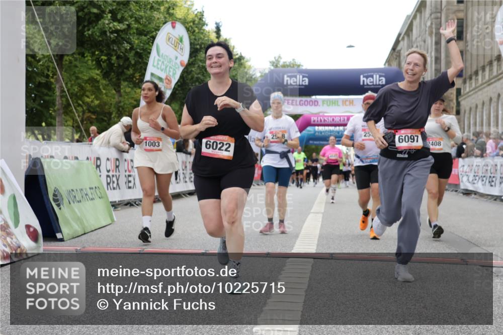 06.09.2026 - CURREX Alsterlauf Yannick Fuchs http://msf.ph/oto/10225715 06.09.2026 10:15:47 Ziel 1003, 2408, 2558, 2559, 3741, 3870, 4547, 4600, 4926, 5221, 6022, 6097 meine-sportfotos.de