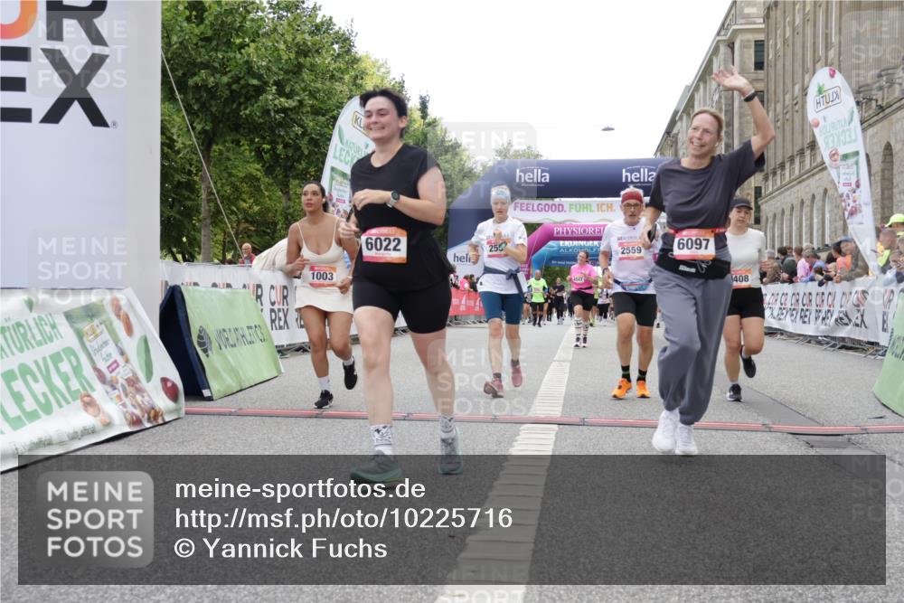 06.09.2026 - CURREX Alsterlauf Yannick Fuchs http://msf.ph/oto/10225716 06.09.2026 10:15:47 Ziel 1003, 2408, 2558, 2559, 3741, 3870, 4547, 4600, 4926, 5221, 6022, 6097 meine-sportfotos.de
