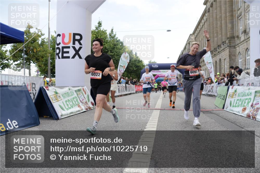 06.09.2026 - CURREX Alsterlauf Yannick Fuchs http://msf.ph/oto/10225719 06.09.2026 10:15:48 Ziel 1003, 2408, 2558, 2559, 3741, 3870, 4547, 4600, 4926, 5221, 6022, 6097 meine-sportfotos.de