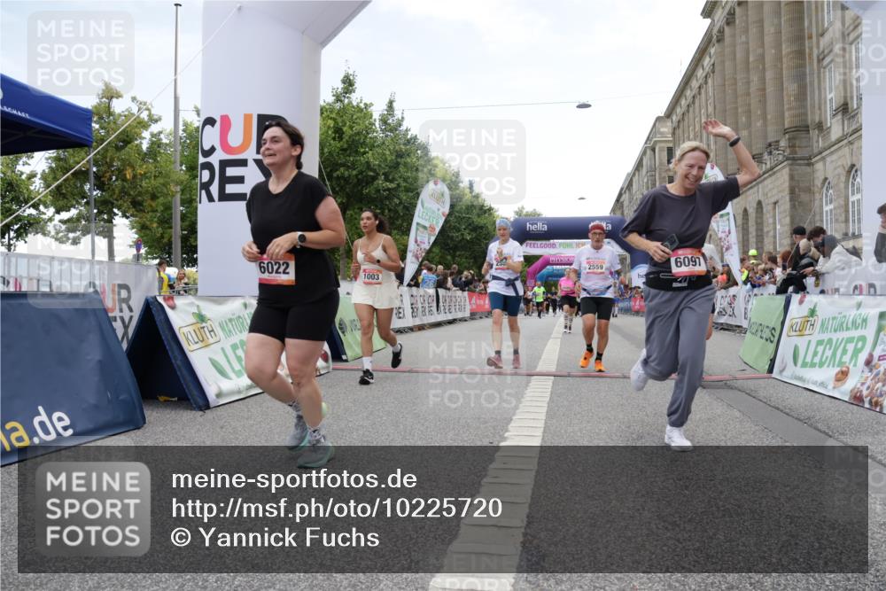 06.09.2026 - CURREX Alsterlauf Yannick Fuchs http://msf.ph/oto/10225720 06.09.2026 10:15:48 Ziel 1003, 2408, 2558, 2559, 3741, 3870, 4547, 4600, 4926, 5221, 6022, 6097 meine-sportfotos.de