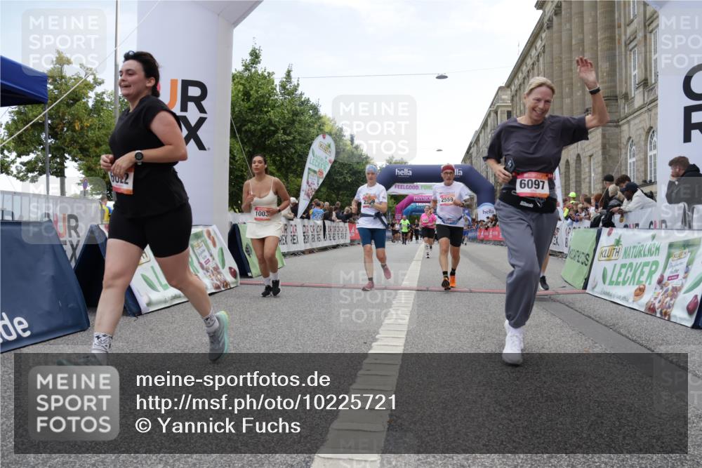 06.09.2026 - CURREX Alsterlauf Yannick Fuchs http://msf.ph/oto/10225721 06.09.2026 10:15:48 Ziel 1003, 2408, 2558, 2559, 3741, 3870, 4547, 4600, 4926, 5221, 6022, 6097 meine-sportfotos.de