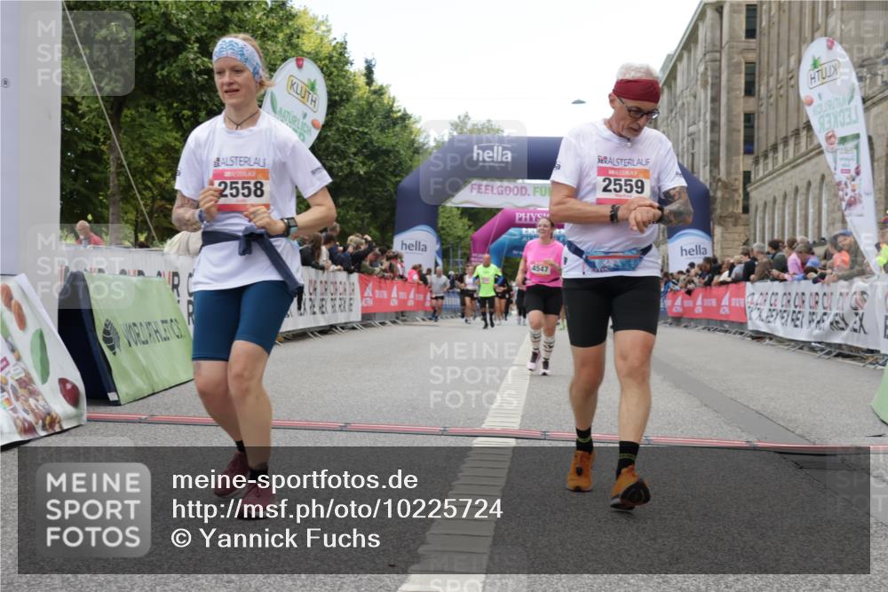 06.09.2026 - CURREX Alsterlauf Yannick Fuchs http://msf.ph/oto/10225724 06.09.2026 10:15:49 Ziel 1003, 2408, 2558, 2559, 3741, 3870, 4547, 4600, 4926, 5221, 6022, 6097 meine-sportfotos.de