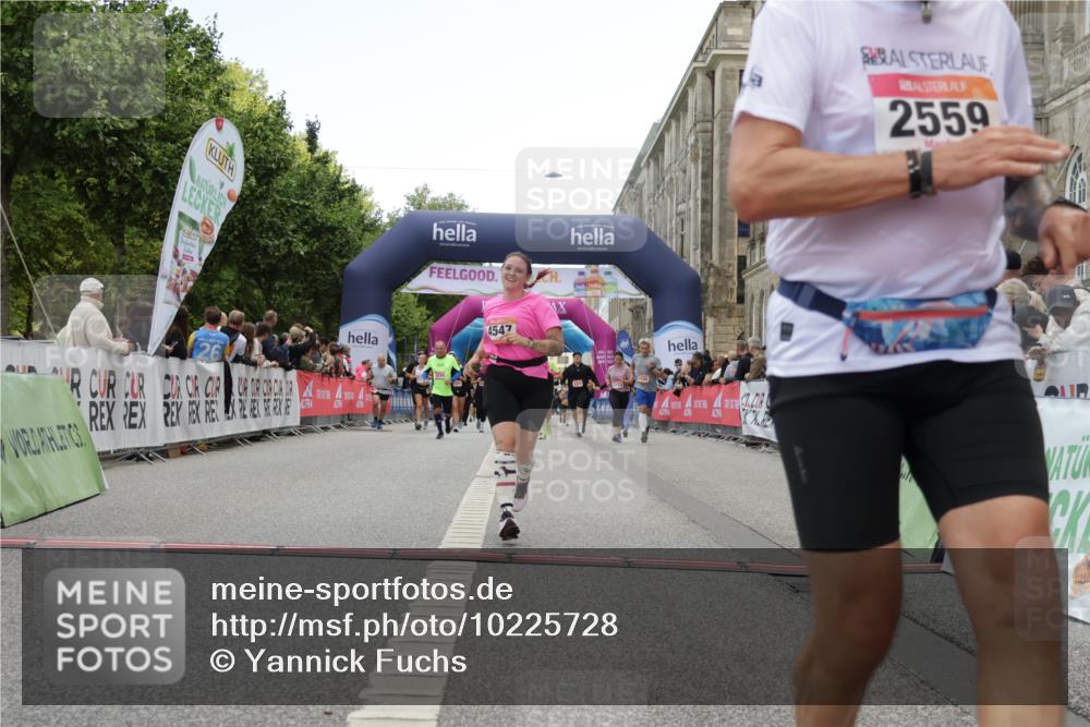 06.09.2026 - CURREX Alsterlauf Yannick Fuchs http://msf.ph/oto/10225728 06.09.2026 10:15:50 Ziel 1003, 2408, 2558, 2559, 3741, 3870, 4547, 4600, 4926, 5221, 6022, 6097 meine-sportfotos.de