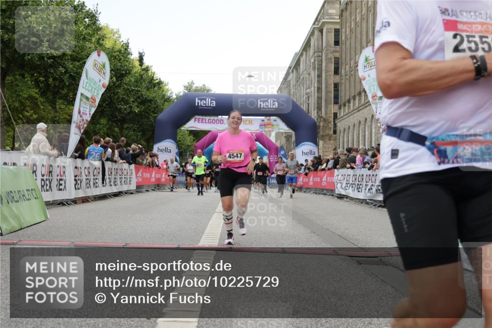 06.09.2026 - CURREX Alsterlauf Yannick Fuchs http://msf.ph/oto/10225729 06.09.2026 10:15:51 Ziel 1003, 2408, 2558, 2559, 3870, 4547, 4600, 4926, 5221, 6022, 6097 meine-sportfotos.de