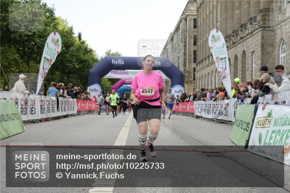 06.09.2026 - CURREX Alsterlauf Yannick Fuchs http://msf.ph/oto/10225733 06.09.2026 10:15:51 Ziel 1003, 2408, 2558, 2559, 3870, 4547, 4600, 4926, 5221, 6022, 6097 meine-sportfotos.de