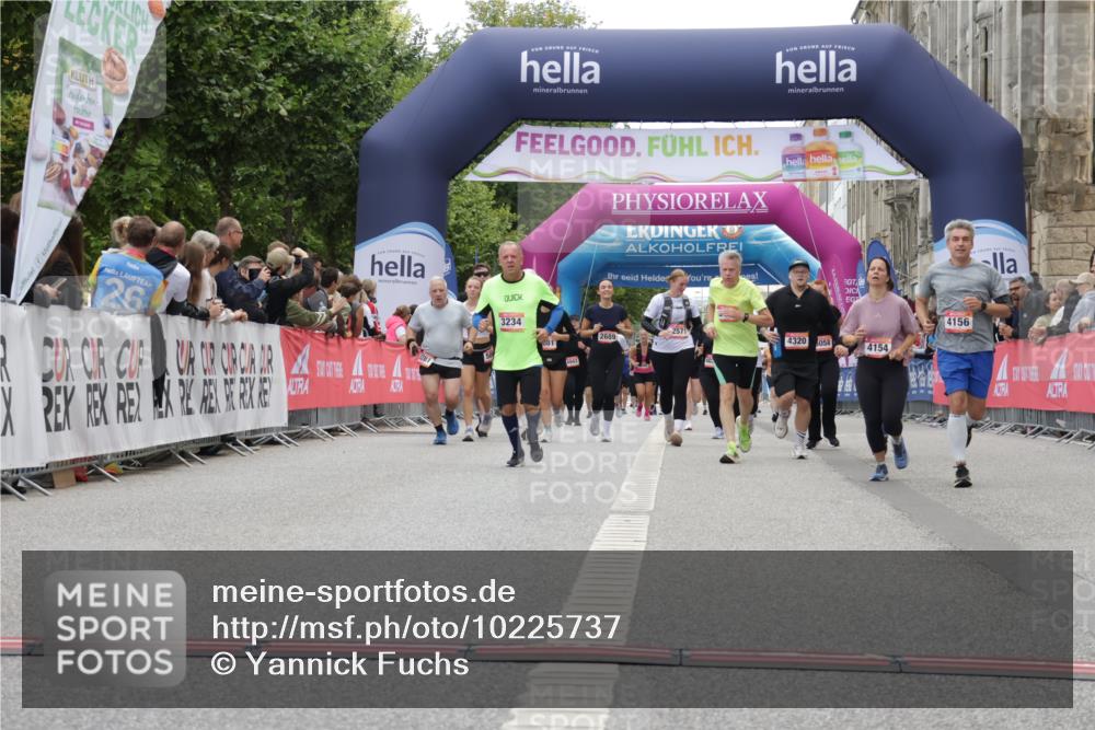 06.09.2026 - CURREX Alsterlauf Yannick Fuchs http://msf.ph/oto/10225737 06.09.2026 10:15:53 Ziel 1003, 2408, 2558, 2559, 4154, 4156, 4547, 4600, 6022, 6097 meine-sportfotos.de