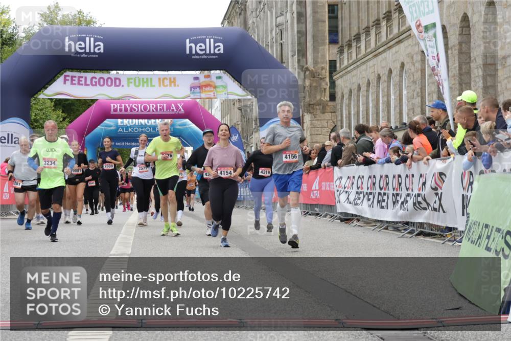 06.09.2026 - CURREX Alsterlauf Yannick Fuchs http://msf.ph/oto/10225742 06.09.2026 10:15:54 Ziel 1003, 2408, 2558, 2559, 3234, 4154, 4156, 4319, 4320, 4547, 6022, 6097 meine-sportfotos.de