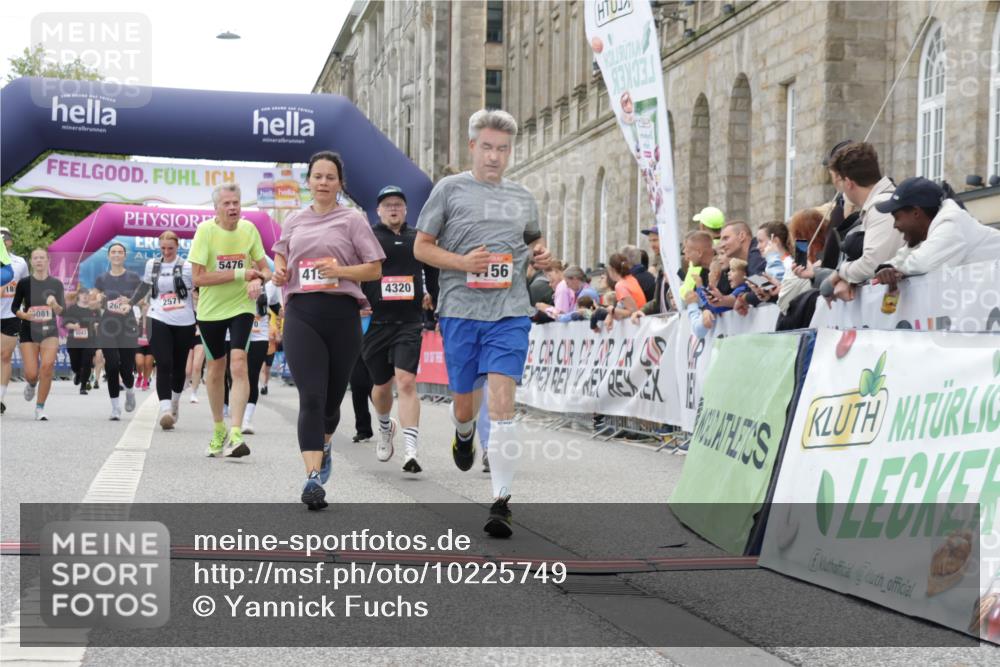 06.09.2026 - CURREX Alsterlauf Yannick Fuchs http://msf.ph/oto/10225749 06.09.2026 10:15:56 Ziel 2570, 2571, 3234, 3281, 4154, 4156, 4319, 4320, 4547, 5476 meine-sportfotos.de