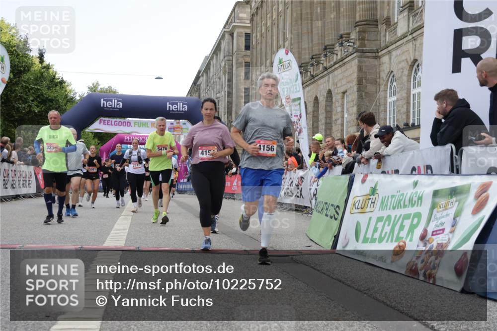 06.09.2026 - CURREX Alsterlauf Yannick Fuchs http://msf.ph/oto/10225752 06.09.2026 10:15:57 Ziel 2570, 2571, 2689, 3234, 3281, 4154, 4156, 4319, 4320, 4547, 5065, 5081, 5476, 8218 meine-sportfotos.de