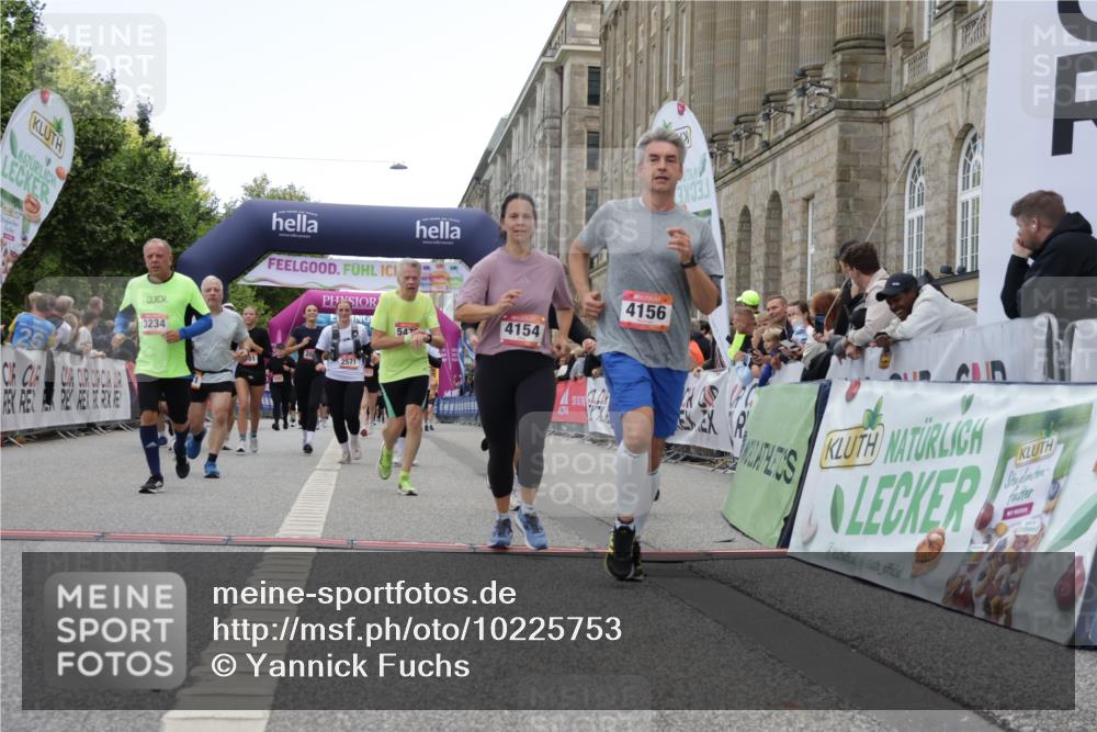 06.09.2026 - CURREX Alsterlauf Yannick Fuchs http://msf.ph/oto/10225753 06.09.2026 10:15:57 Ziel 2570, 2571, 2689, 3234, 3281, 4154, 4156, 4319, 4320, 4547, 5065, 5081, 5476, 8218 meine-sportfotos.de