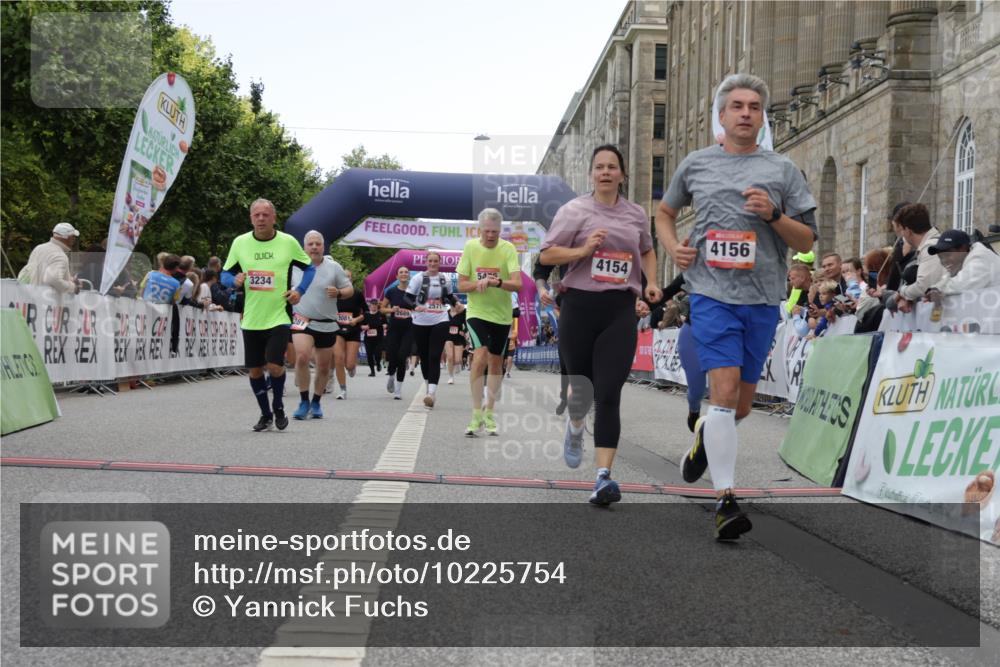 06.09.2026 - CURREX Alsterlauf Yannick Fuchs http://msf.ph/oto/10225754 06.09.2026 10:15:57 Ziel 2570, 2571, 2689, 3234, 3281, 4154, 4156, 4319, 4320, 4547, 5065, 5081, 5476, 8218 meine-sportfotos.de
