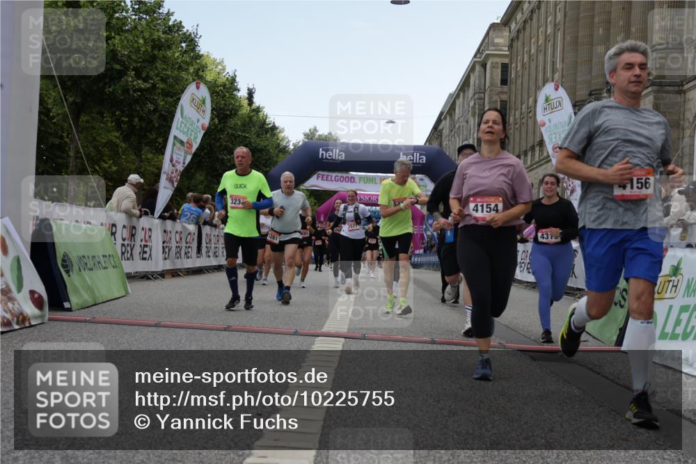 06.09.2026 - CURREX Alsterlauf Yannick Fuchs http://msf.ph/oto/10225755 06.09.2026 10:15:58 Ziel 2570, 2571, 2689, 3234, 3281, 4028, 4154, 4156, 4319, 4320, 4547, 5065, 5081, 5476, 5618, 8218 meine-sportfotos.de
