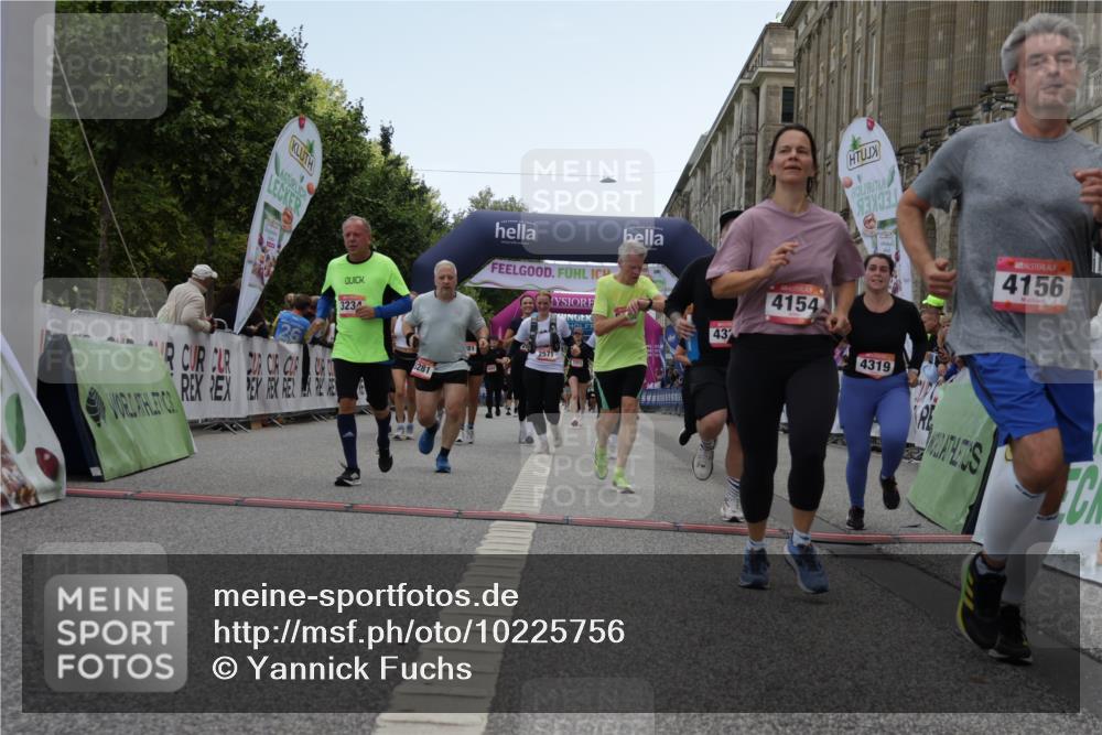 06.09.2026 - CURREX Alsterlauf Yannick Fuchs http://msf.ph/oto/10225756 06.09.2026 10:15:58 Ziel 2570, 2571, 2689, 3234, 3281, 4028, 4154, 4156, 4319, 4320, 4547, 5065, 5081, 5476, 5618, 8218 meine-sportfotos.de