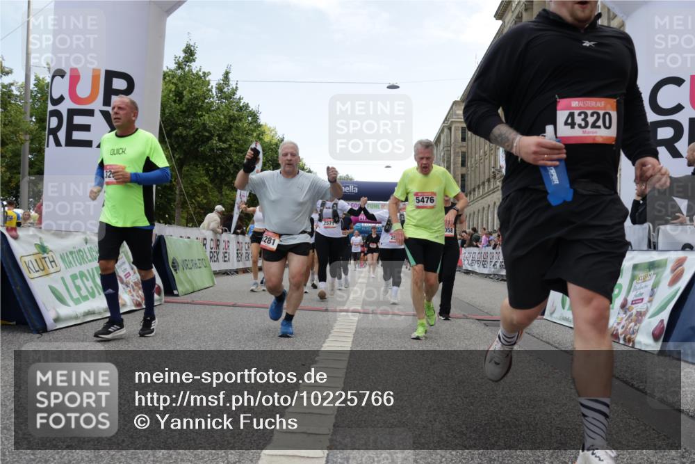 06.09.2026 - CURREX Alsterlauf Yannick Fuchs http://msf.ph/oto/10225766 06.09.2026 10:16:00 Ziel 2570, 2571, 2689, 3234, 3281, 3311, 4028, 4154, 4156, 4264, 4319, 4320, 4733, 5065, 5081, 5476, 5618, 8218 meine-sportfotos.de