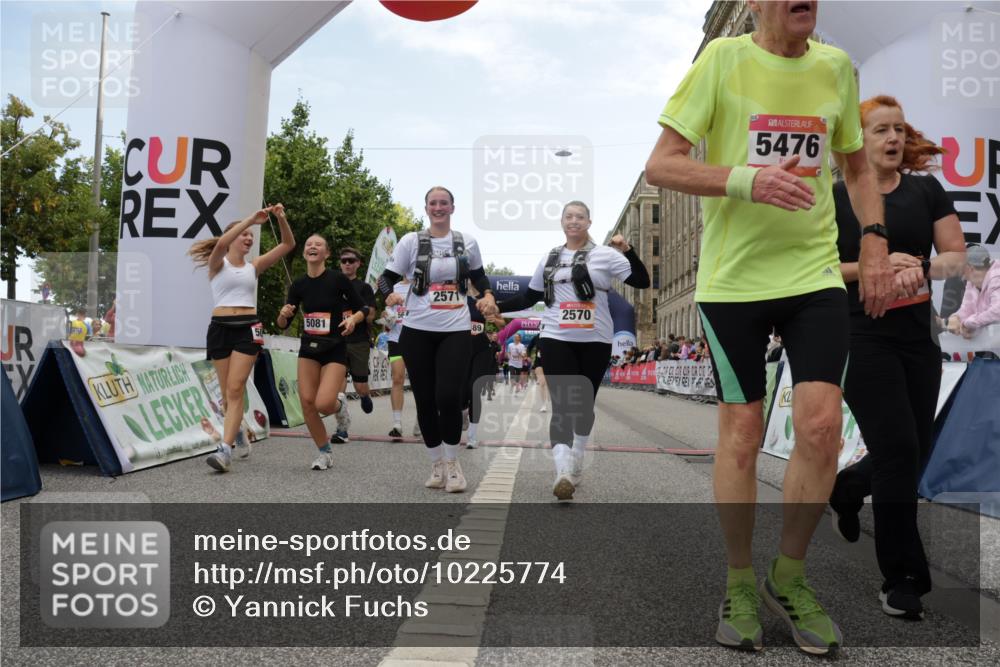 06.09.2026 - CURREX Alsterlauf Yannick Fuchs http://msf.ph/oto/10225774 06.09.2026 10:16:02 Ziel 2570, 2571, 2689, 3234, 3281, 3311, 4028, 4043, 4154, 4156, 4264, 4319, 4320, 4733, 5065, 5081, 5476, 5618, 8218 meine-sportfotos.de