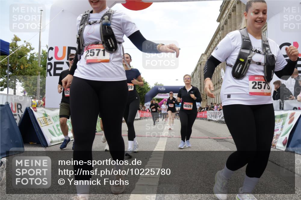 06.09.2026 - CURREX Alsterlauf Yannick Fuchs http://msf.ph/oto/10225780 06.09.2026 10:16:03 Ziel 2570, 2571, 2689, 2810, 3234, 3281, 3311, 4028, 4043, 4154, 4156, 4264, 4319, 4320, 4733, 5065, 5081, 5476, 5618, 5825, 8218 meine-sportfotos.de
