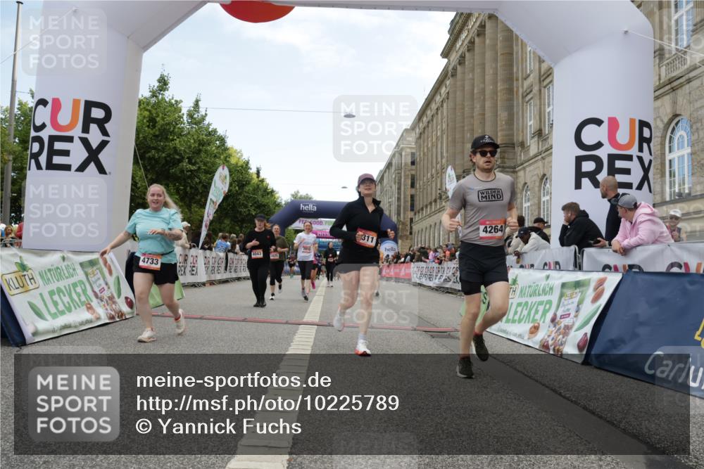 06.09.2026 - CURREX Alsterlauf Yannick Fuchs http://msf.ph/oto/10225789 06.09.2026 10:16:05 Ziel 2098, 2570, 2571, 2689, 2810, 3234, 3281, 3311, 4028, 4043, 4056, 4069, 4154, 4264, 4319, 4320, 4733, 5065, 5081, 5476, 5618, 5825, 8218 meine-sportfotos.de