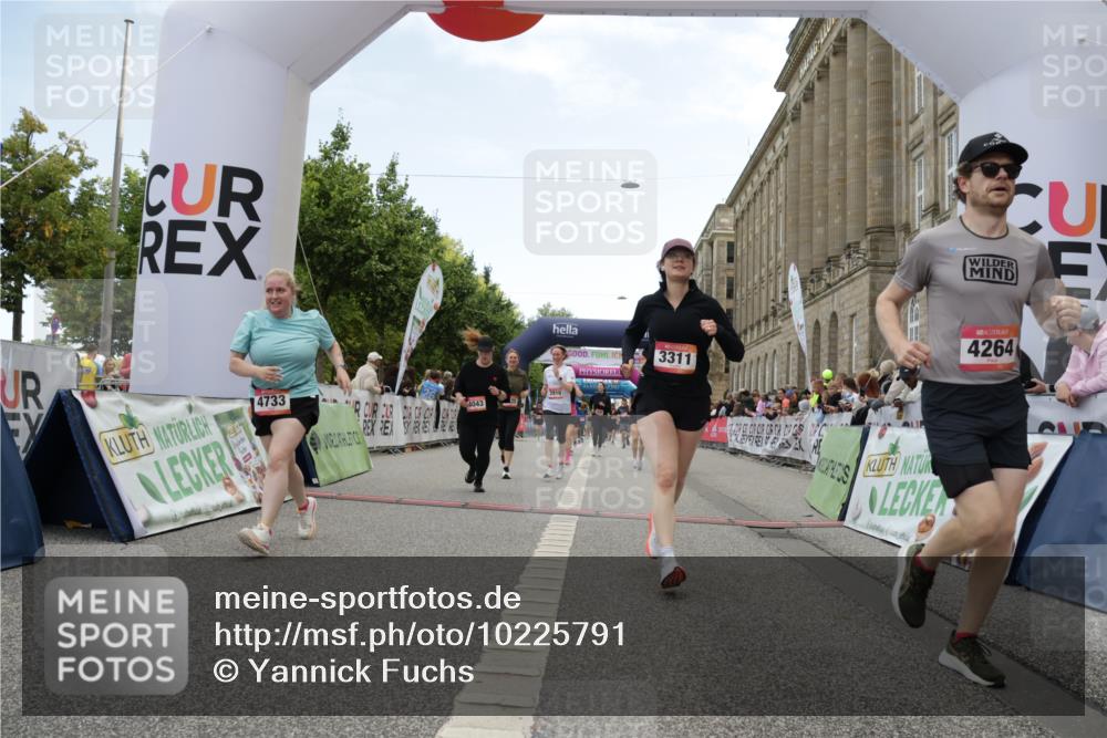 06.09.2026 - CURREX Alsterlauf Yannick Fuchs http://msf.ph/oto/10225791 06.09.2026 10:16:06 Ziel 2098, 2570, 2571, 2689, 2810, 3234, 3281, 3311, 3539, 4028, 4043, 4056, 4069, 4264, 4319, 4320, 4733, 5065, 5081, 5476, 5618, 5825, 5945, 8218 meine-sportfotos.de